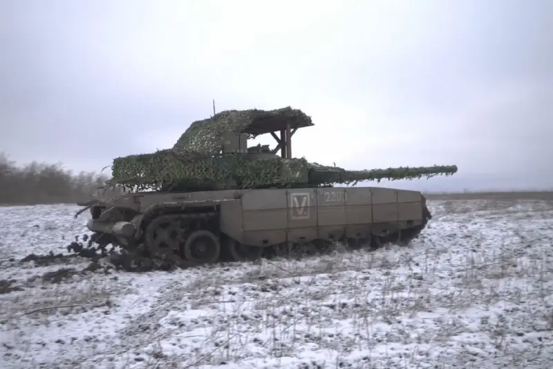 Минобороны подтвердило оснащение танков Т-80БВМ в зоне СВО комплексами подавления дронов «Волнорез»