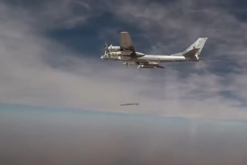Российские Ту-95МС наносят ракетные удары по военным объектам противника в Одессе и области