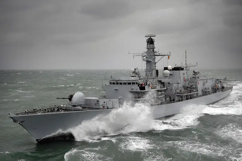 ВМС Великобритании сообщили подробности о взрыве у судна в районе побережья Йемена