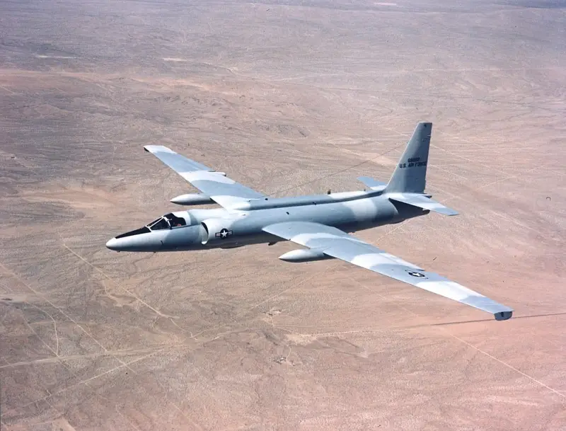 Американская пресса показала кадр выстроенных в ряд на калифорнийском аэродроме самолетов-разведчиков U-2 ВВС США