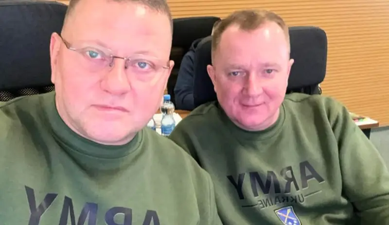 Главком ВСУ Залужный опубликовал на фоне слухов о своей отставке фотографию из рабочего кабинета с начальником украинского генштаба