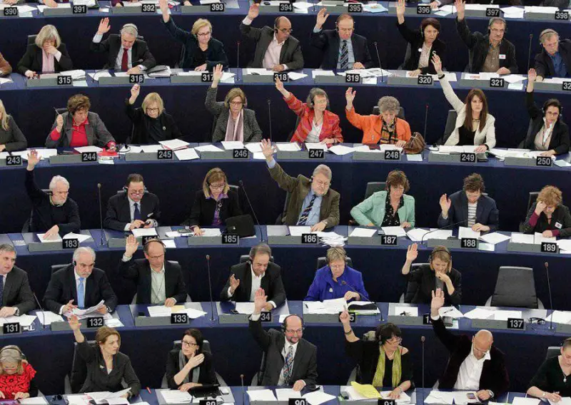 Европарламент потребовал от России «немедленно» освободить всех «политических заключённых»