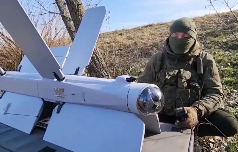 Российский эксперт: В ближайшее время в зоне СВО появятся действующие группами дроны-камикадзе