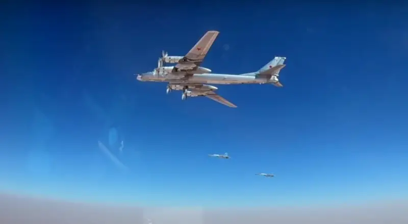 Два Ту-95МС дальней авиации ВКС РФ выполнили плановый полет над нейтральными водами Берингова и Чукотского морей