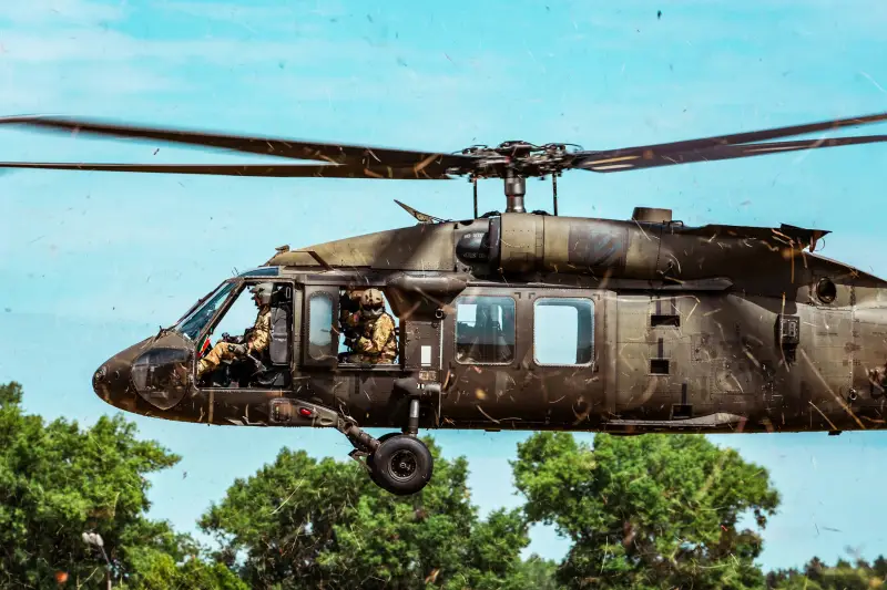Показаны кадры падения вертолета UH-60 армии Колумбии