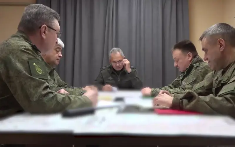 Глава Минобороны Шойгу посетил зону СВО и провёл оперативное совещание с командующими группировок