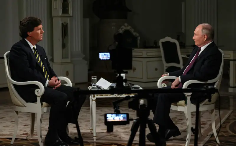 Карлсон - президенту России: Вы можете представить сценарий, при котором вы направите войска в Польшу?