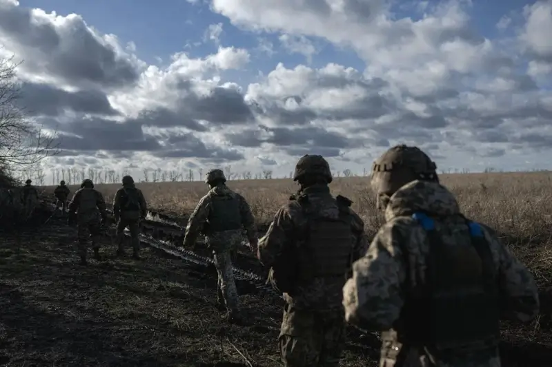 Ressources ukrainiennes : des unités des forces armées ukrainiennes ont commencé à quitter volontairement leurs positions à Avdiivka et à quitter la ville