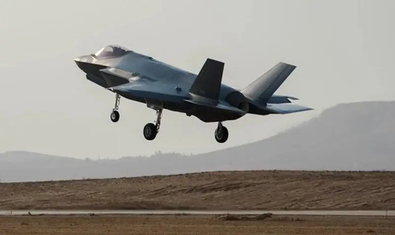 Британская пресса: Израиль готовит истребители F-35 для нанесения ударов по иранским ядерным объектам