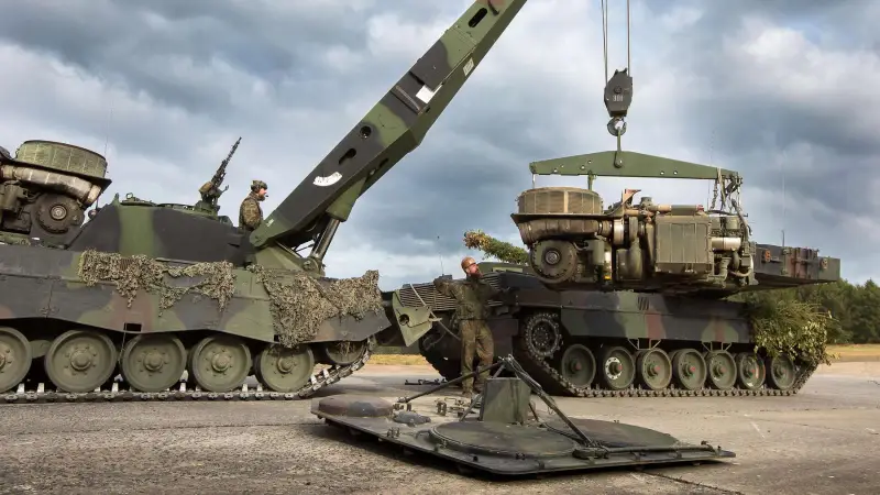 Танки Leopard 2 становятся слишком тяжелыми: в Германии создают новую эвакуационную машину Bergepanzer 3A2