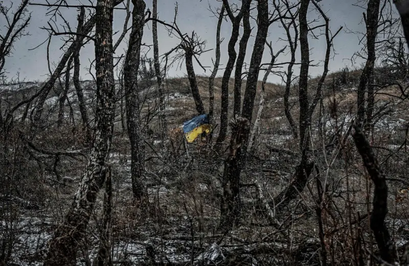 Украинские медиа: из оборонительных сооружений к западу от Авдеевки можно видеть только норки, в которых пытаются укрыться солдаты ВСУ
