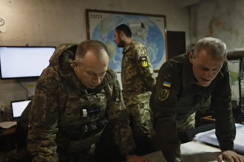 Украинские ресурсы: Главком ВСУ Сырский планирует остановить российские войска на линии Покровск - Селидово