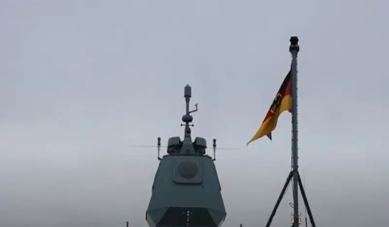 Министр обороны Германии: Йеменские повстанцы атаковали фрегат «Гессен» в Красном море