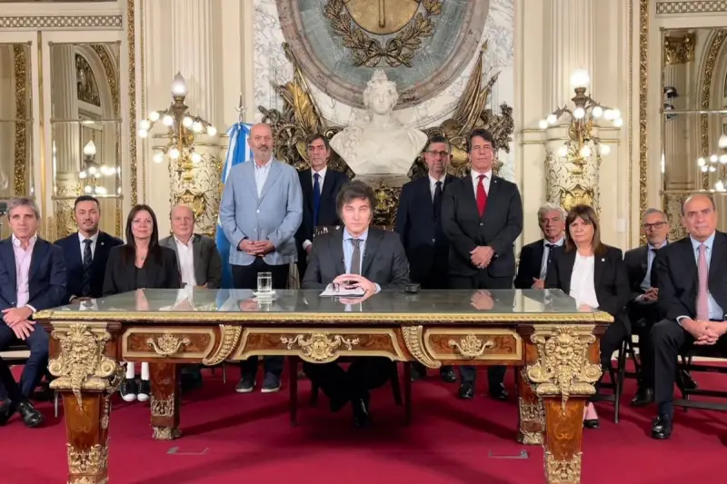 FT: президент Аргентины хочет провести саммит латиноамериканских стран в поддержку Украины