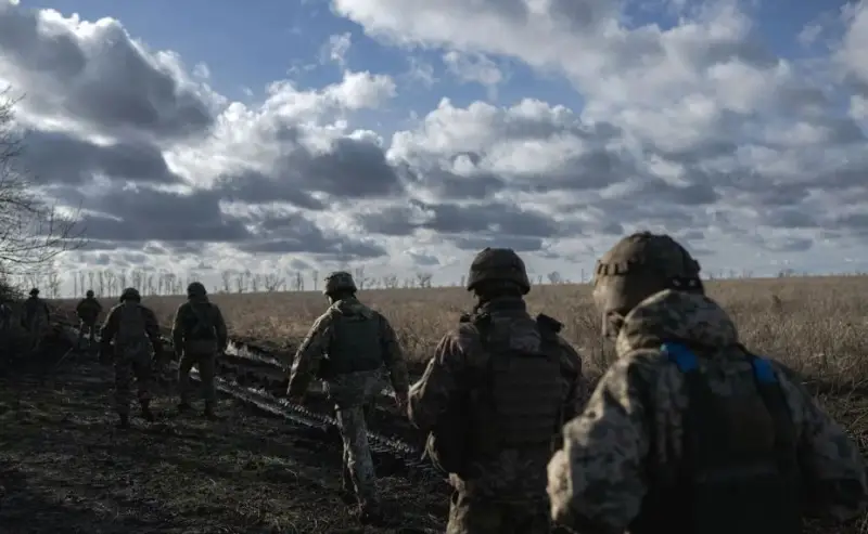 Захарова: Украинские неонацисты приторговывают вещами и документами погибших российских военнослужащих