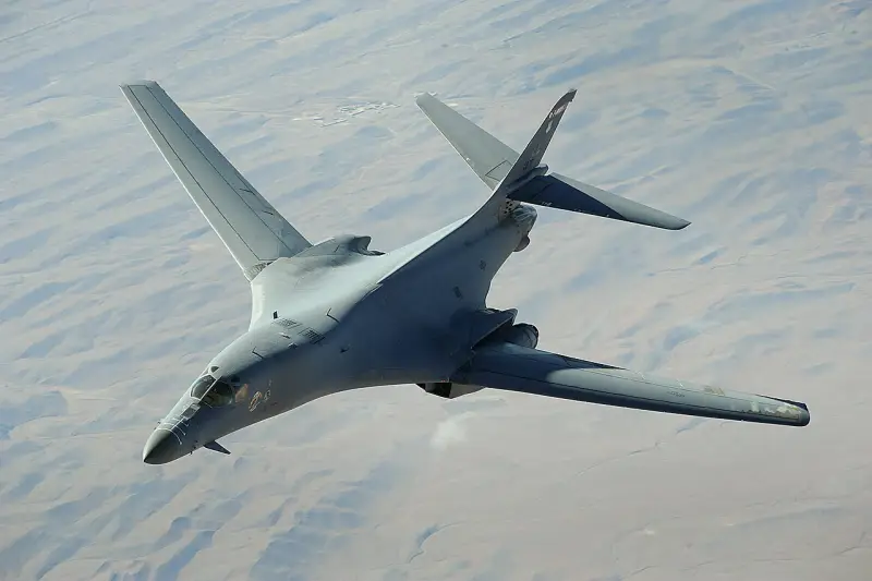 Les installations des forces pro-iraniennes en Irak et en Syrie ont été bombardées par des avions B-1B Lancer volant directement des États-Unis.