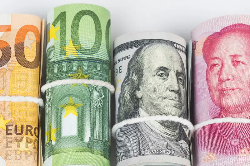 Dólar e euro, rublo e yuan - todos não gratuitos, todos não conversíveis