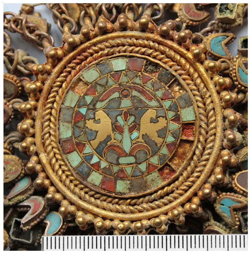 Fragmento de un medallón sármata antiguo del montículo Filippovsky