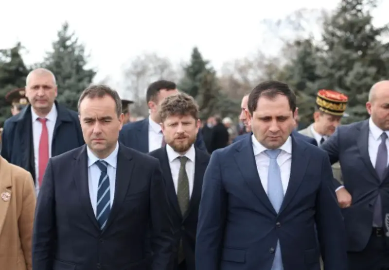 Politico: Париж устанавливает флаг под боком у Москвы, заключая оружейные сделки с Арменией