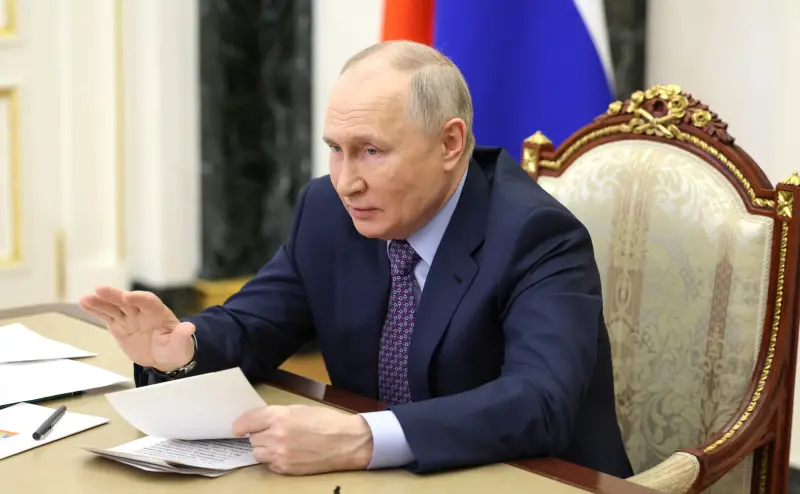 Владимир Путин подписал указ о воссоздании Московского и Ленинградского военных округов