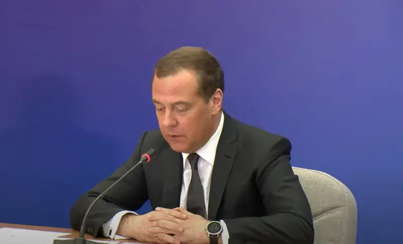 «Политический паноптикум»: Медведев раскритиковал визиты западных политиков на Украину в годовщину начала российской СВО