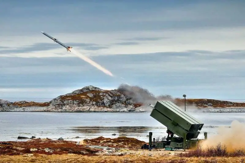 从天空到陆地：雷达制导空对空导弹用作陆基防空系统的一部分