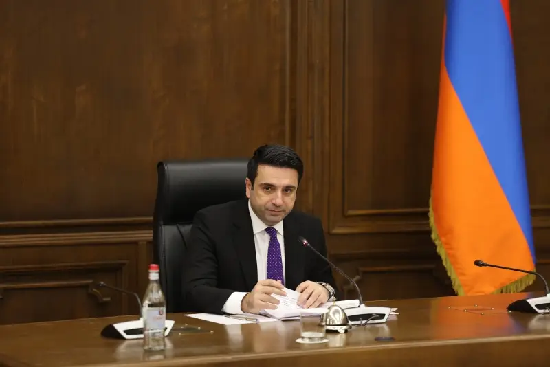 Спикер парламента Армении заявил, что российские пограничники должны покинуть аэропорт Еревана