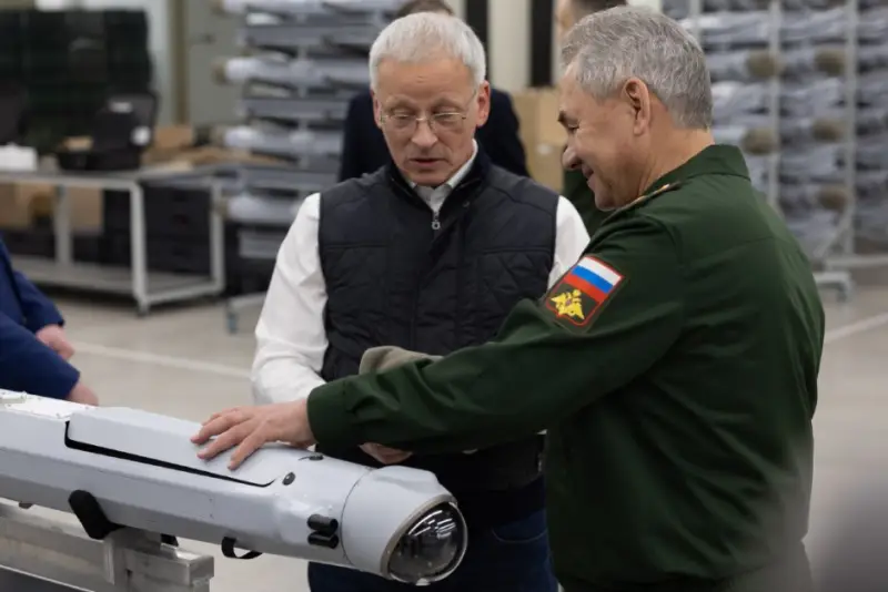 Глава Минобороны России посетил с проверкой предприятия по производству беспилотников в Удмуртии