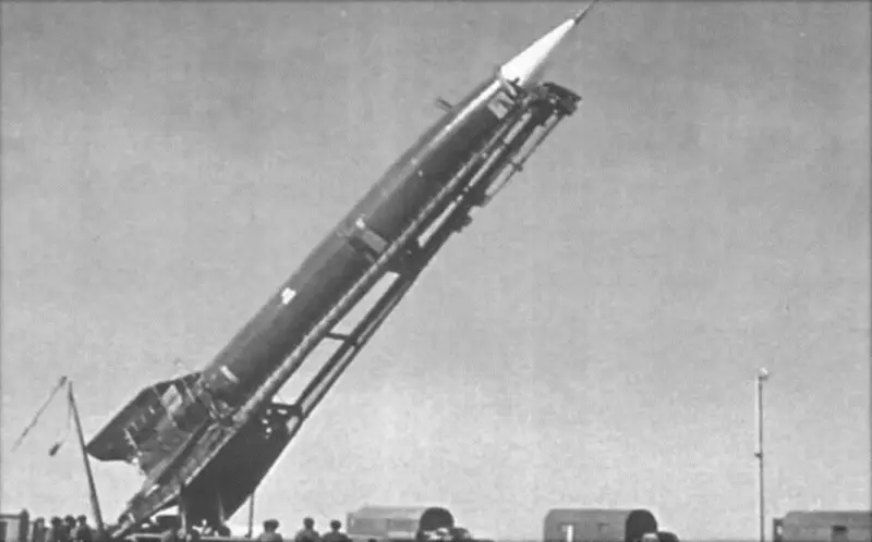 Liên Xô bước vào thời đại tên lửa, phát triển tên lửa R-1, tên lửa R-2
