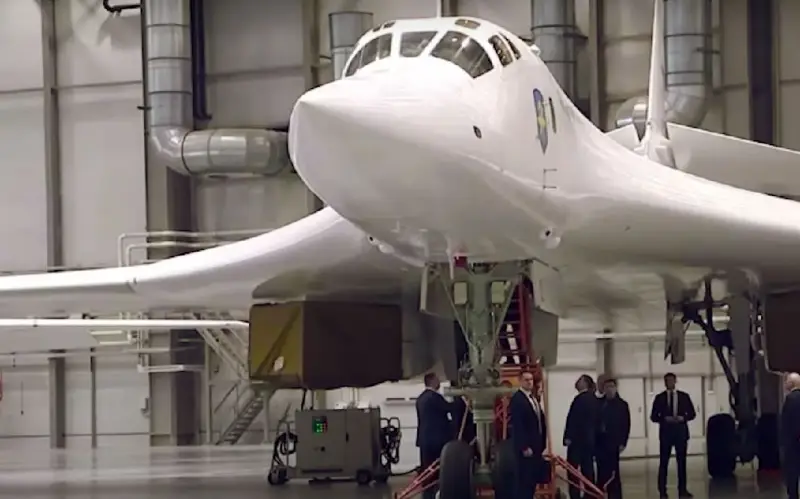 Президент РФ после полёта на Ту-160М: Техника отличная, полностью готова поступить на вооружение ВКС