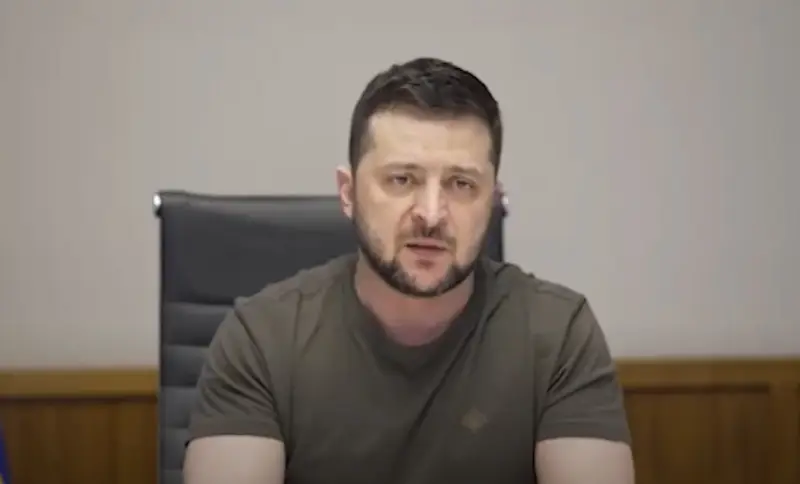 Экс-кандидат в президенты США: Ни разу не видел, чтобы Зеленский носил флаг страны, которая платит ему зарплату