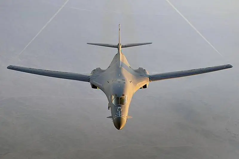 The Russian MiG-31 fighter intercepted two American B-1B strategic bombers over the Barents Sea