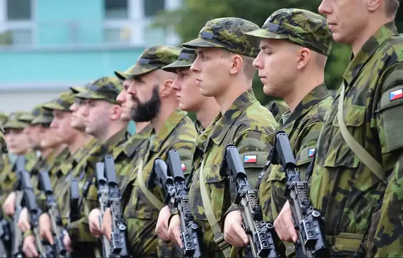 «Наши резервы стремительно стареют»: в случае войны чешская армия может остаться без воинского запаса