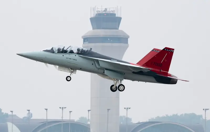 ВВС США проводят испытания нового учебного самолёта, подвергая его воздействию экстремальных температур