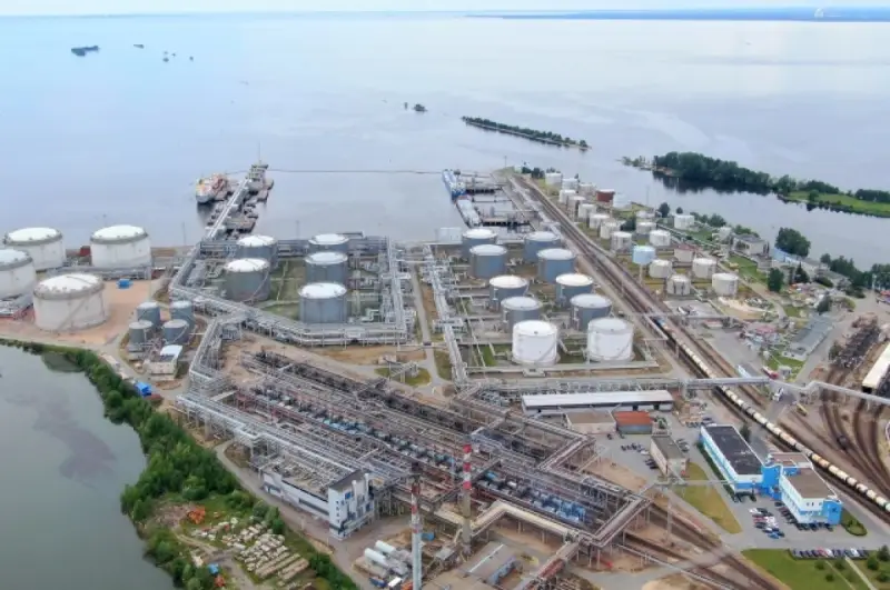 상트페테르부르크 석유 터미널을 통한 벨로루시 석유 제품 수출에 관심이 있는 사람은 누구입니까?