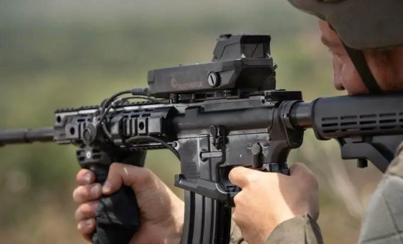 Указывает точку прицеливания: сербская армия внедряет израильскую систему управления огнем SMASH 3000 для поражения дронов