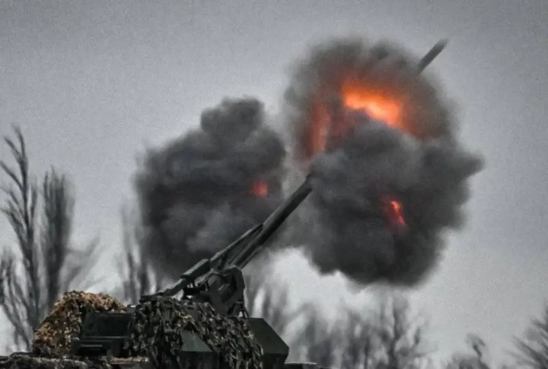 Украинские формирования нанесли артиллерийский удар по центру Кременной, в результате чего погибли мирные жители