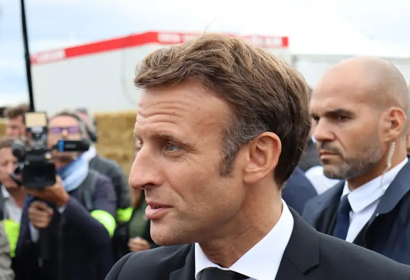 Президент Франции в очередной раз отложил свою поездку на Украину