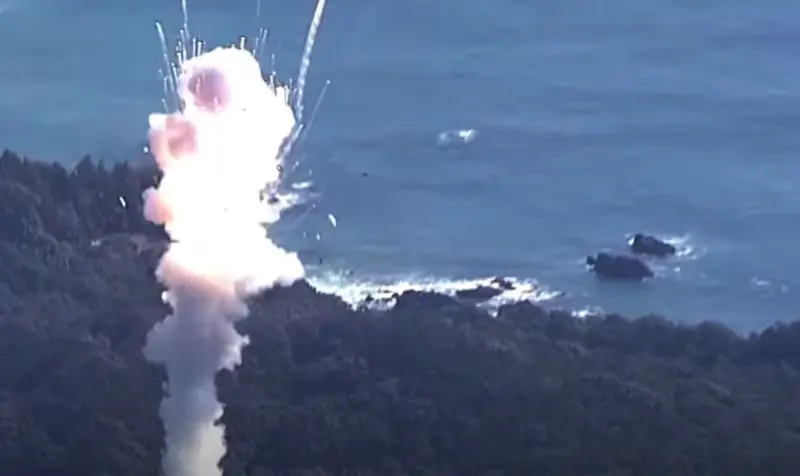 Японская ракета Kairos с разведывательным спутником на борту взорвалась через несколько секунд после старта