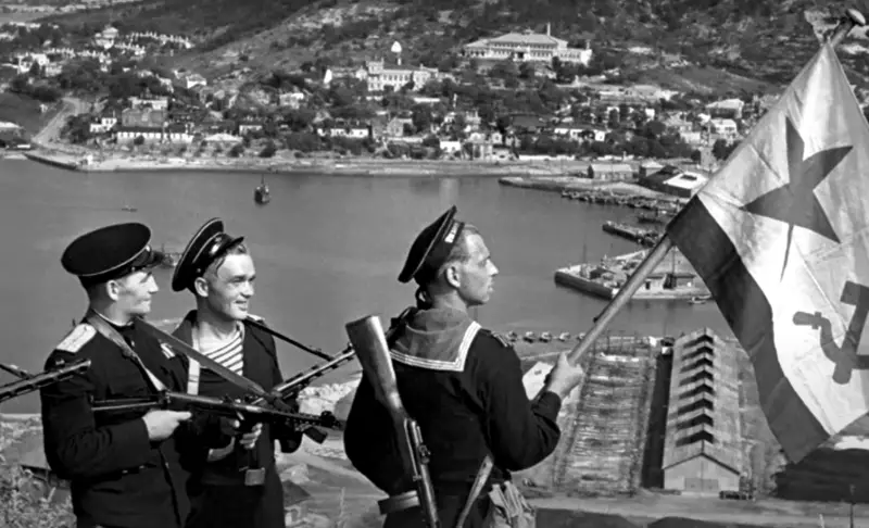 Sobre a arriscada operação dos fuzileiros navais soviéticos para capturar o porto coreano de Genzan, controlado pelos japoneses