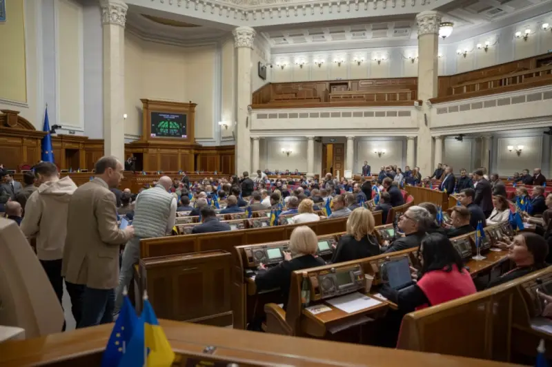 Парламент Украины после экстренного прерывания заседания не смог собраться вновь