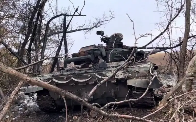 Опубликованы новые кадры боестолкновений на границе Украины и РФ с ударом российского дрона по боевикам