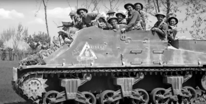 장갑차 운반선 "캥거루": 캐나다인들이 탱크와 자주포로 장갑차를 만든 방법