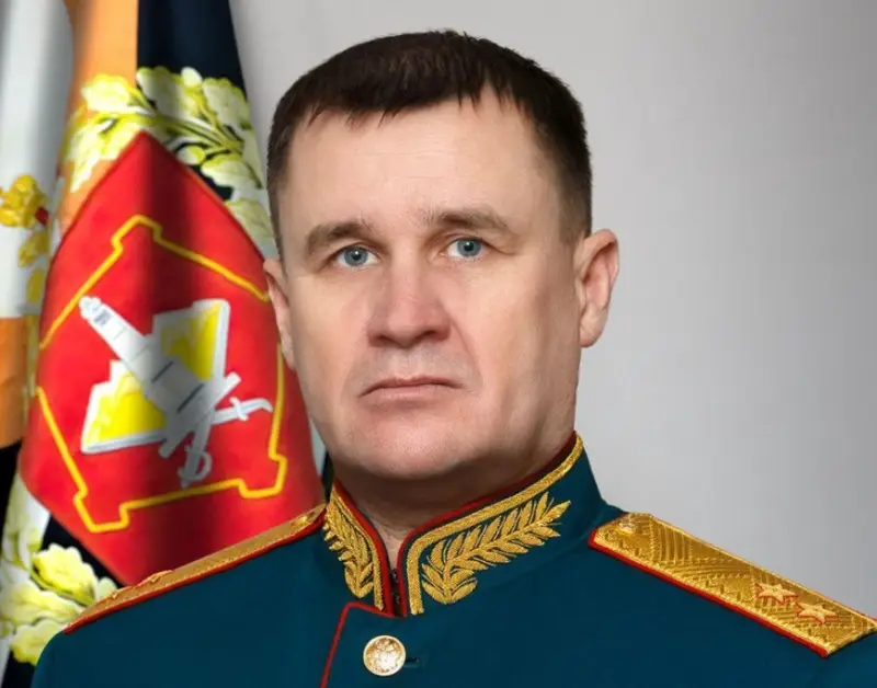 O Comandante do Distrito Militar Central, Coronel General Andrei Mordvichev, foi agraciado com o título de Herói da Federação Russa