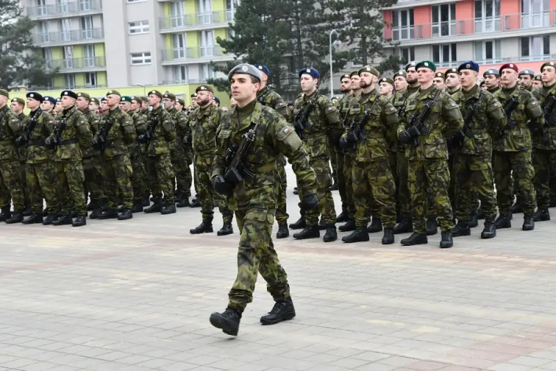 В Чехии для пополнения армии нацелились на подростков