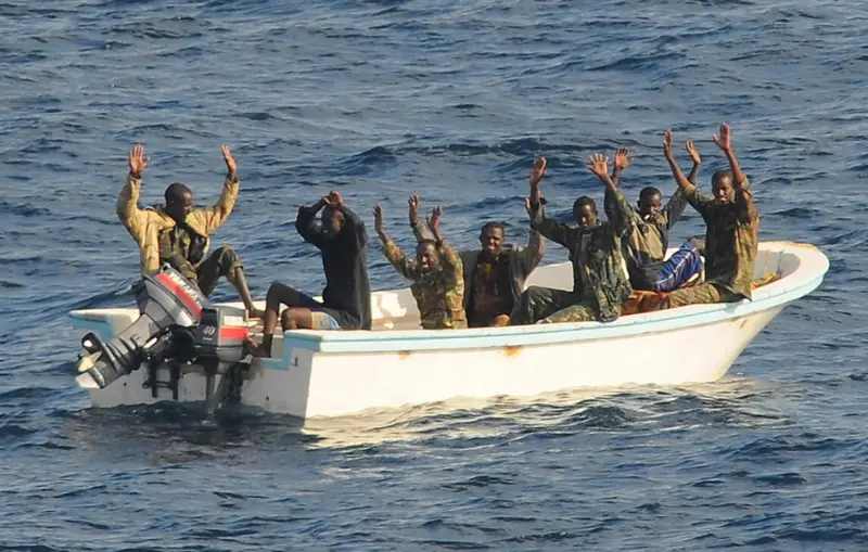 Armata indiană a recapturat o navă de pescuit iraniană de la pirații somalezi în Marea Arabiei