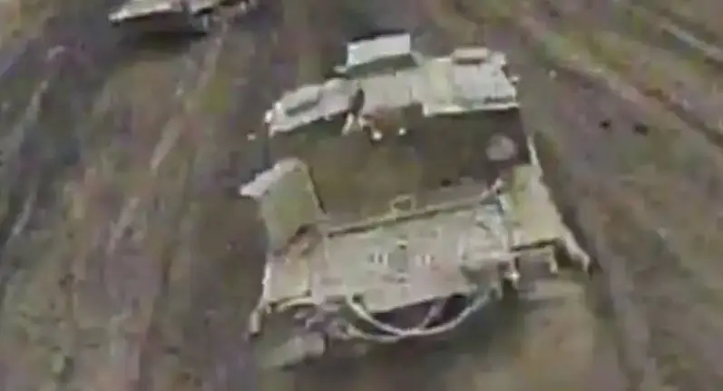 Über seltene Beispiele gepanzerter Fahrzeuge an der Front