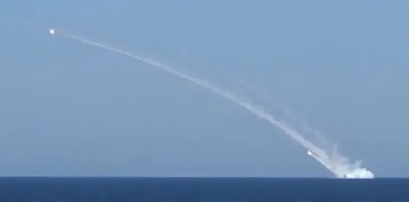 وأكدت وزارة الدفاع استخدام صواريخ الزركون التي تفوق سرعتها سرعة الصوت ضد أهداف في أوكرانيا