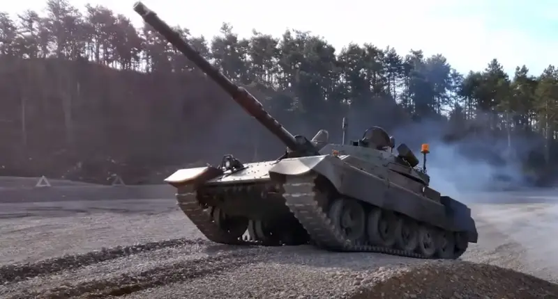 وأظهرت القوات المسلحة الأوكرانية لقطات لاستخدام الدبابات السلوفينية M55S كمدفعية ذاتية الدفع