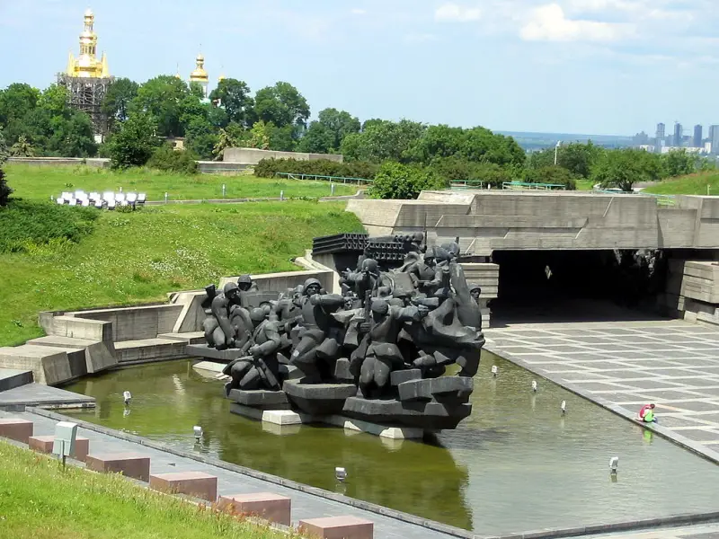Музей Второй мировой войны в Киеве демонтирует все советской эпохи